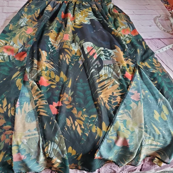 City Chic Floral Panter Cold-Shoulder Maxi Dress Short Sleeves 20W Slits Boho - Picture 9 of 14